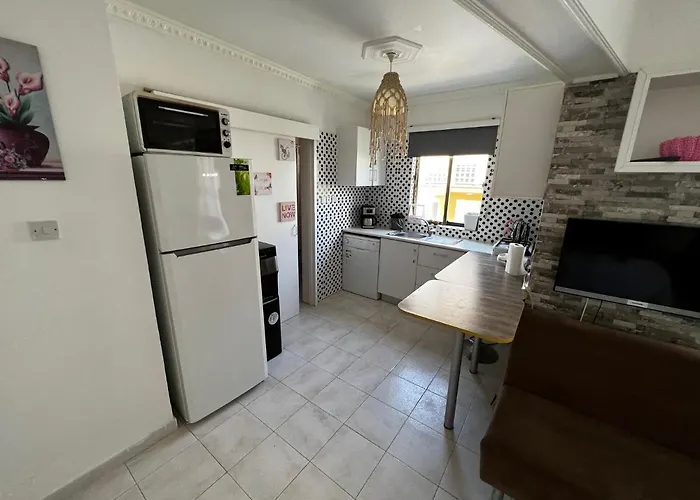 Studio Apartment With Shared Pool In Kyrenia Center *