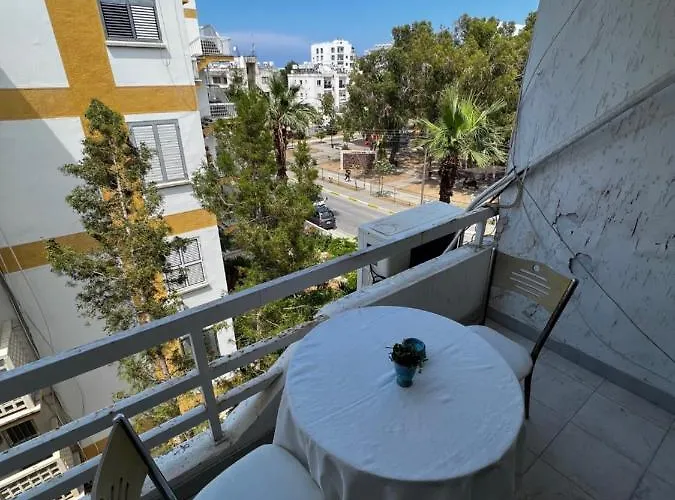 Studio Apartment With Shared Pool In Kyrenia Center Apartament Kirenia