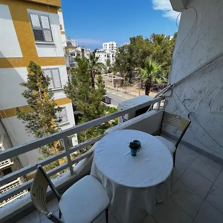 Studio Apartment With Shared Pool In Kyrenia Center דירה קיירניה